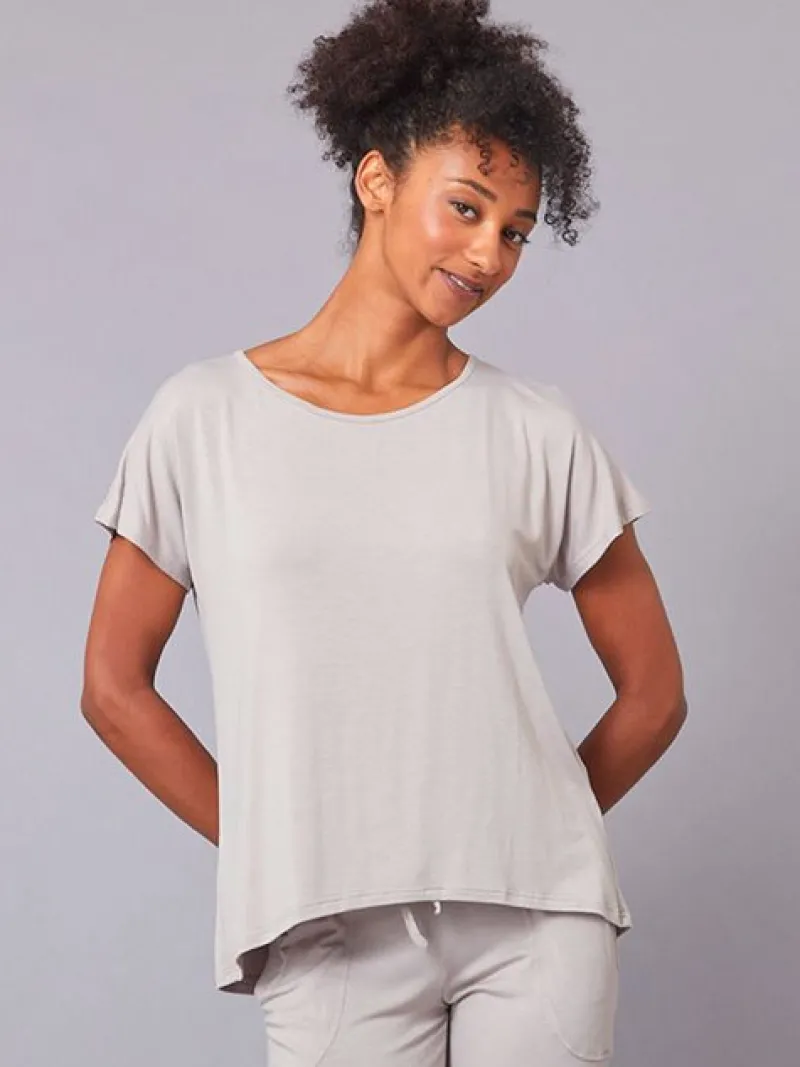 tempsdanse_latte_farvet_b_0.webp Dansebutikken Tempsdanse latte farvet blød bambus t-shirt> Pilates Overdele | Yogabluser