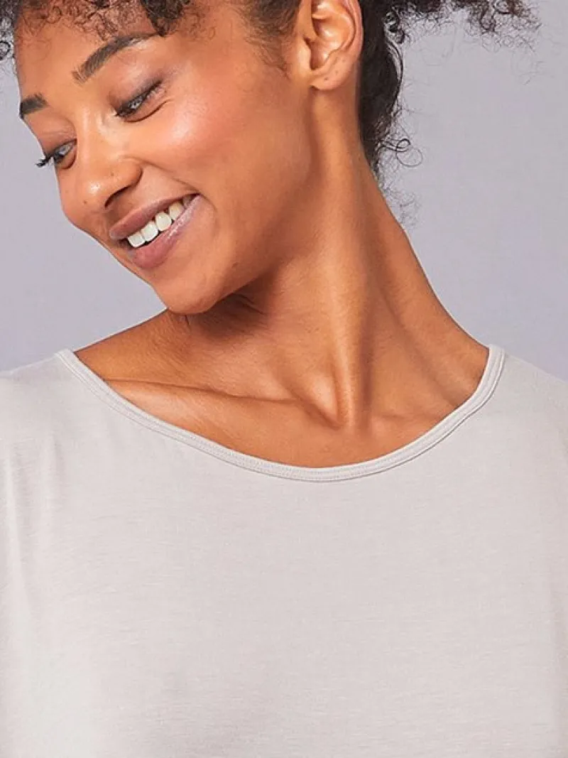 tempsdanse_latte_farvet_b_2.webp Dansebutikken Tempsdanse latte farvet blød bambus t-shirt> Pilates Overdele | Yogabluser