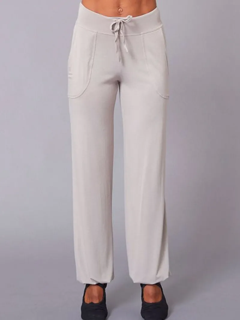 tempsdanse_lys_sandfarve__4.webp Dansebutikken Tempsdanse lys sandfarve behagelig bambus viskose buks> Pilates Bukser/leggings | Yogabukser