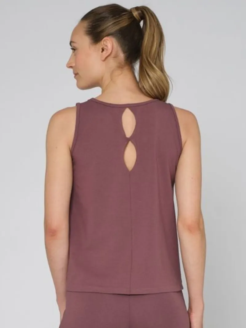 tempsdanse_smuk_dmpet_rdb_1.webp Dansebutikken Tempsdanse smuk dæmpet rødbrun tanktop til damer> Pilates Overdele | Yogabluser