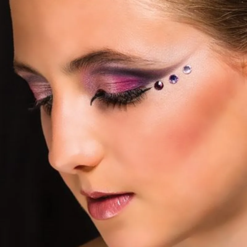 turkis_rhinsten_til_ansig_1.webp Dansebutikken Turkis rhinsten til ansigt, hår og tøj> Rhinsten/smykker | Rhinsten