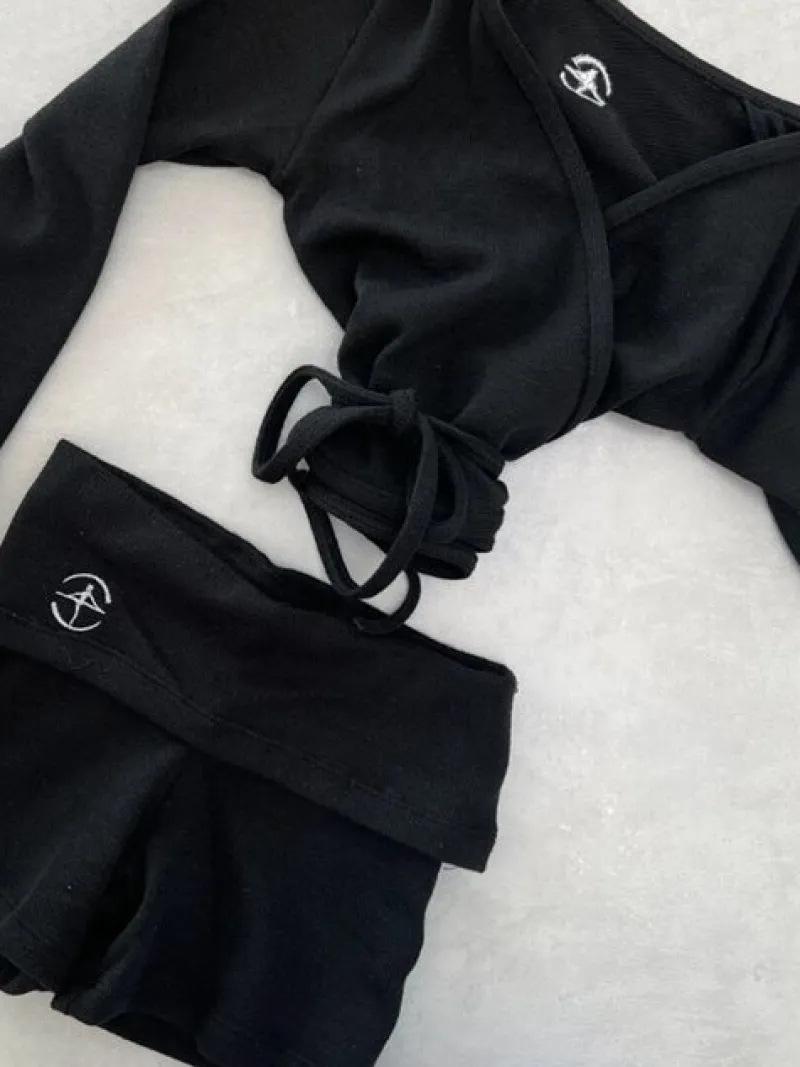 wearmoi_sorte_strikshorts_4.webp Dansebutikken Wearmoi sorte strikshorts børn ballet/gymnastik>Børn Underdele Piger | Ballet Underdele Børn